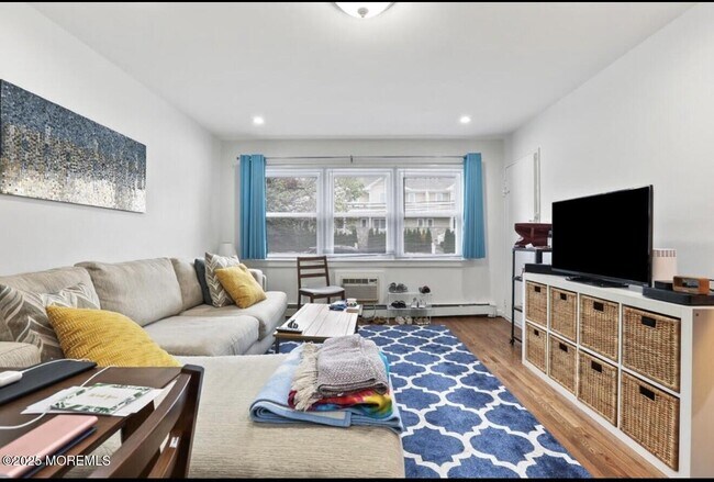 Building Photo - 468 2nd Ave