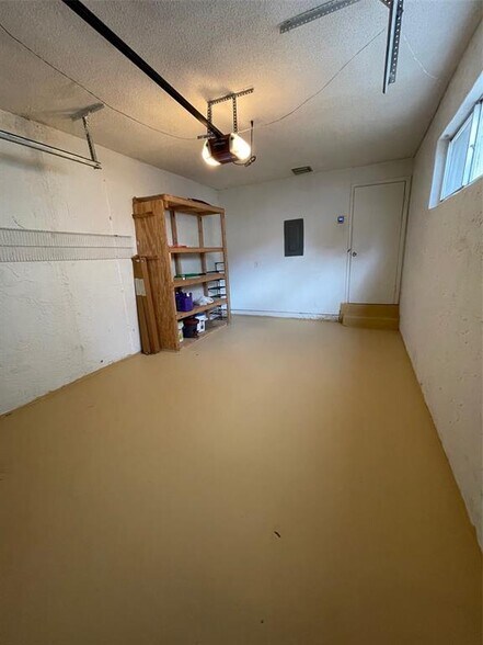 Building Photo - 8237 NW 8th Ct