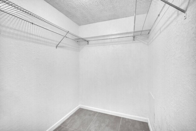 Building Photo - 3100 N Pine Island Rd