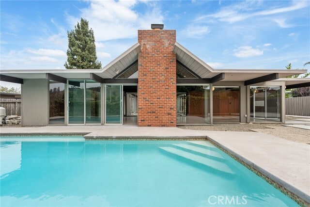Building Photo - 5112 E Valencia Dr