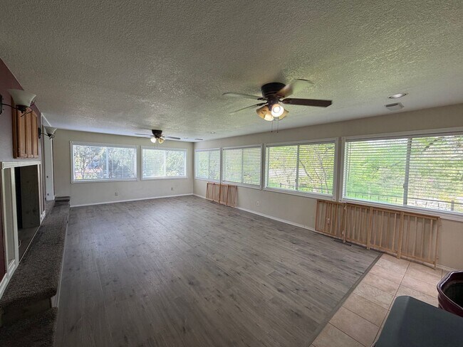 Building Photo - Rare 3-Acre 3BR Home in South Salem – Shops, Workspace & Greenhouses