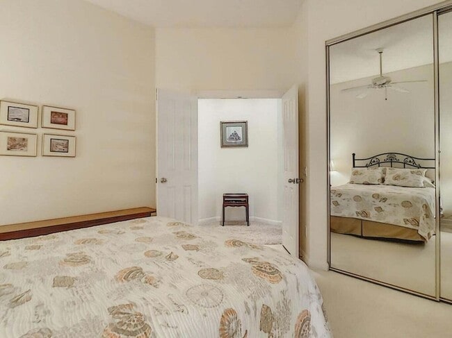 Building Photo - 8533 SE Palm Hammock Ln