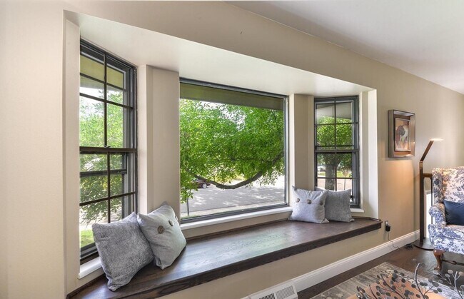 Building Photo - Beautiful 4 Bedroom Home in Midtown Fort Collins!