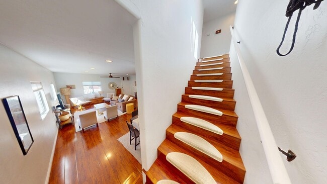 Building Photo - Short or Long Term Rental | ROOFTOP VIEWS!