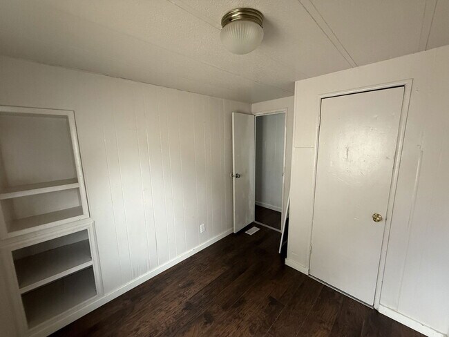 Building Photo - 1303 N College Ave