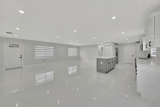 Building Photo - 14851 SW 71st St