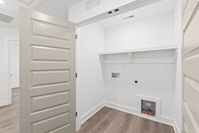 Building Photo - Move-in Ready Townhome in Westerly Hills