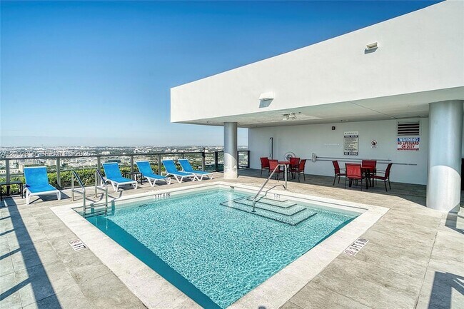 Building Photo - 1600 NE 1st Ave