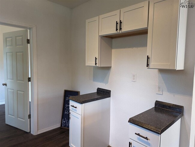 Building Photo - 1805 Tilden St