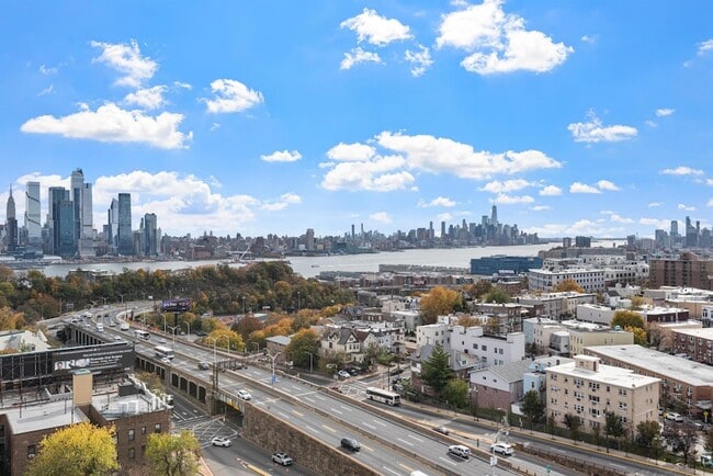 Building Photo - 3312 Hudson Ave