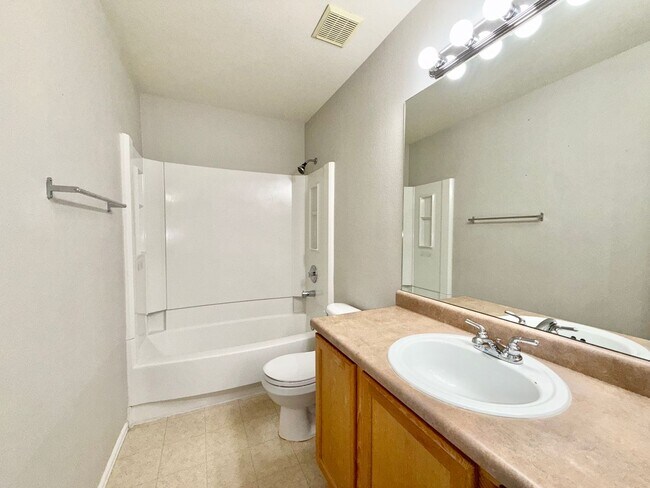 Building Photo - 4899 Saddle Ridge Dr