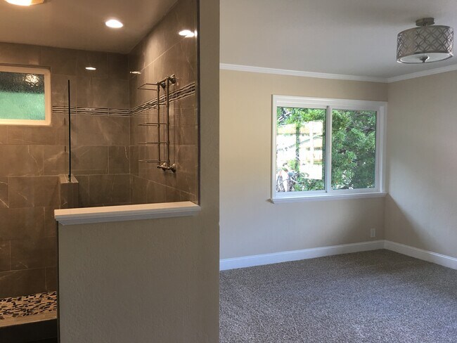 Building Photo - 1011 Big Bend Dr