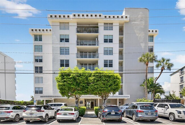 Building Photo - 9250 W Bay Harbor Dr