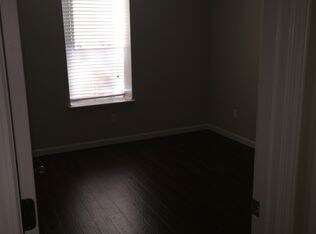 Building Photo - 2711B Redwood St