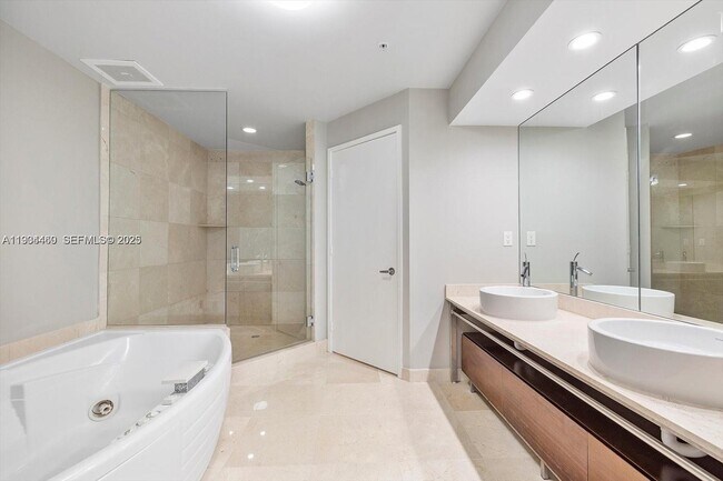 Building Photo - 16275 Collins Ave