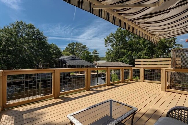 Building Photo - 3113 Bayou View Dr