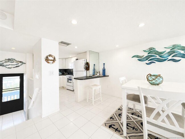 Building Photo - 11000 S Ocean Dr