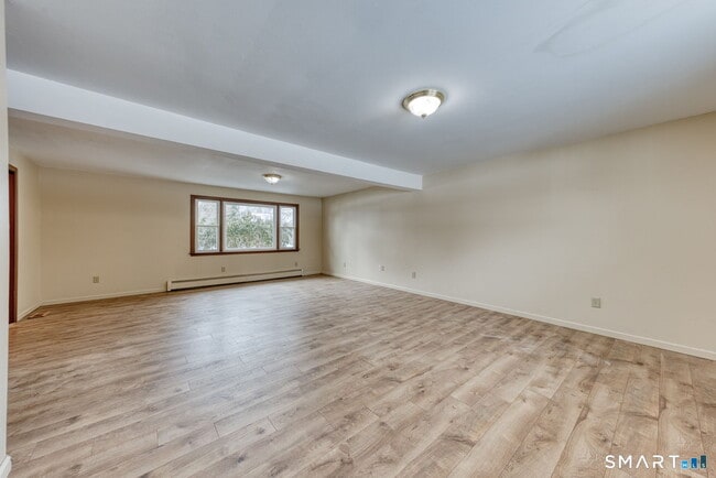 Building Photo - 5 Cutler Ln