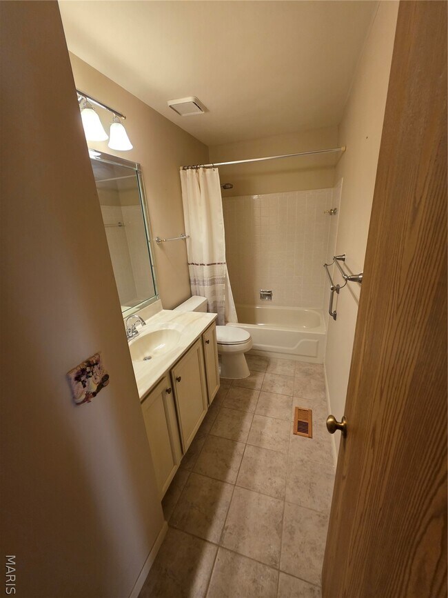 Building Photo - 3935 Rhine Ct