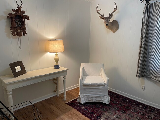 Building Photo - 3Bed 2Bath Furnished Lk