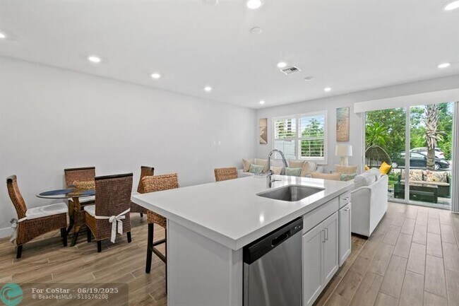 Building Photo - 245 Preserve Trl S