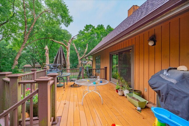Building Photo - Parkwood Hills – Spacious 4 Bedroom, 3 Bat...