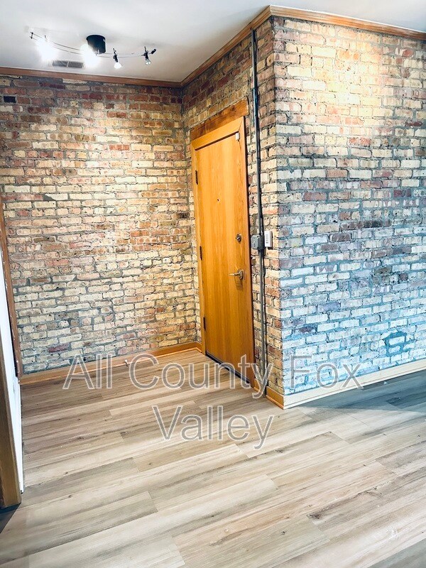 Building Photo - 7302 N Wolcott Ave