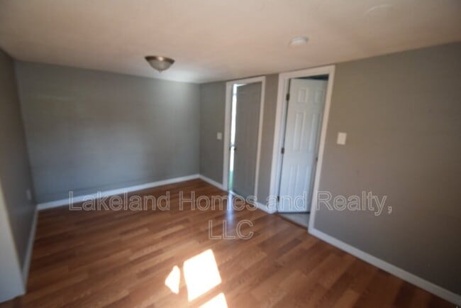 Building Photo - 1060 E Wabash St