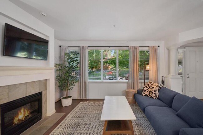 Building Photo - 2 bedroom in Seattle WA 98107
