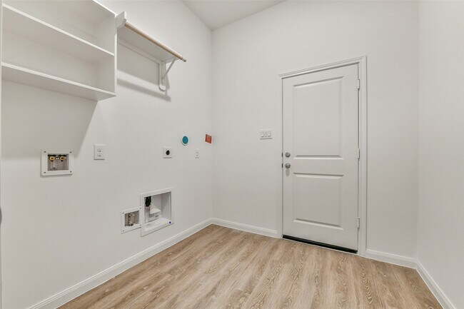 Building Photo - 3914 Sugardale St