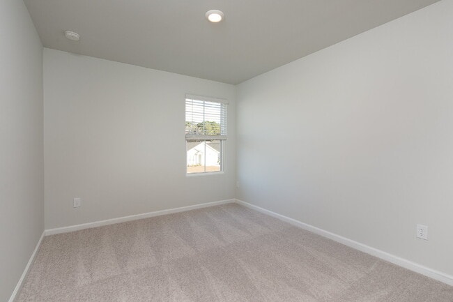 Building Photo - Brand New Build Never Lived In