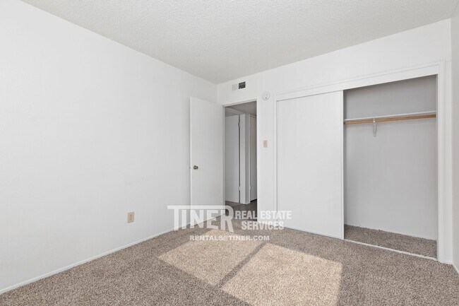 Building Photo - Charming Carmichael Duplex with Water Sewe...