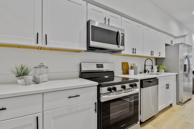 Building Photo - 1706 McCulloh St