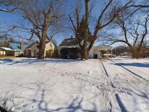 Building Photo - 871 Kennebec Ave