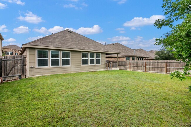 Building Photo - 3 Bed 2 Bath