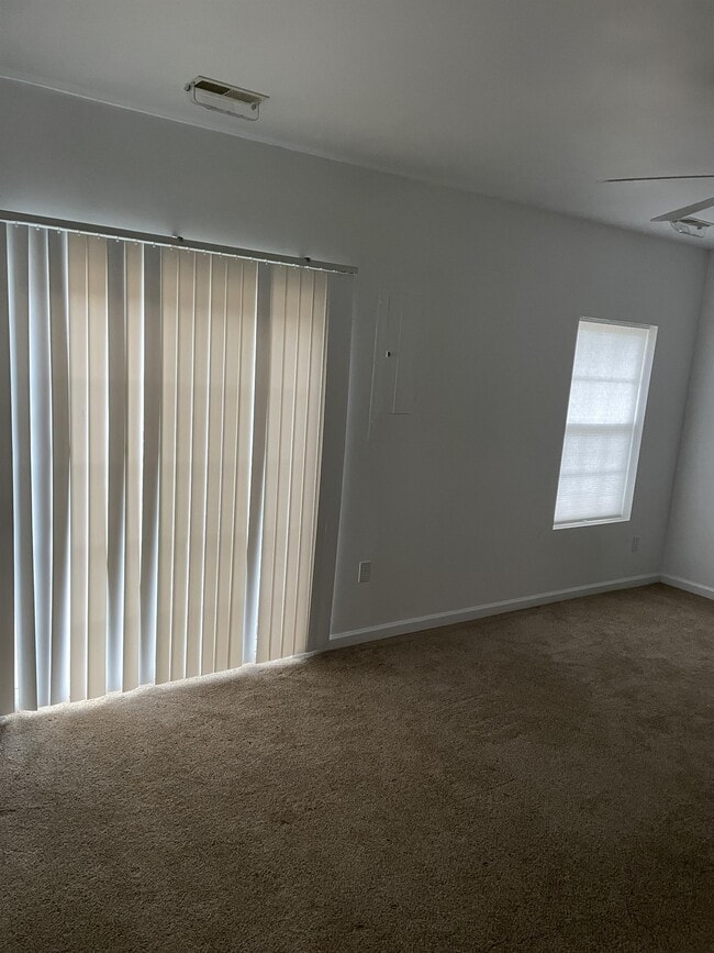 Building Photo - 115 Hartford Ct