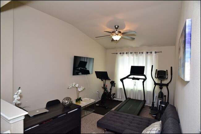 Building Photo - 6246 Viale Del Sol Ave