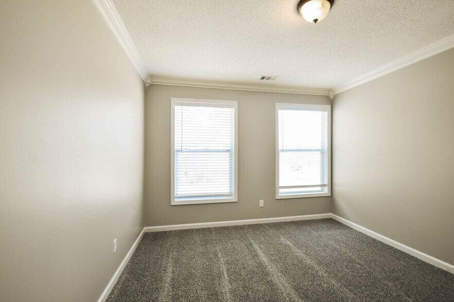Building Photo - 8151 Cross Creek Ct