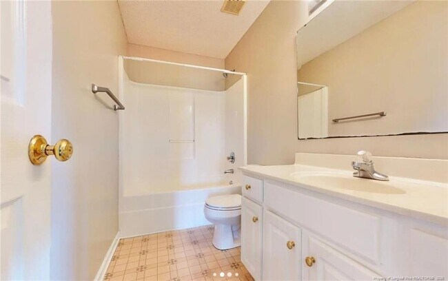 Building Photo - 10 Valley View Ct