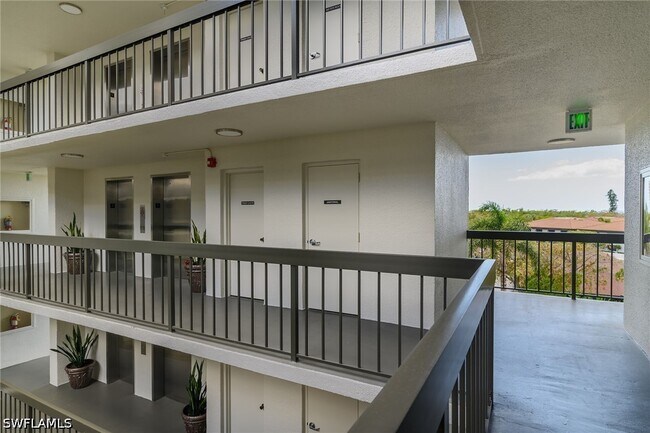 Building Photo - 591 Seaview Ct