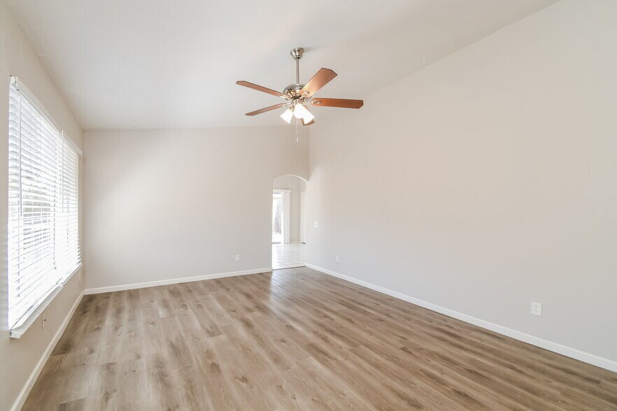 Building Photo - 5523 E Fairfield St