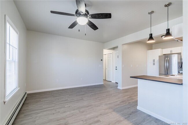 Building Photo - 31 Willetts Ave