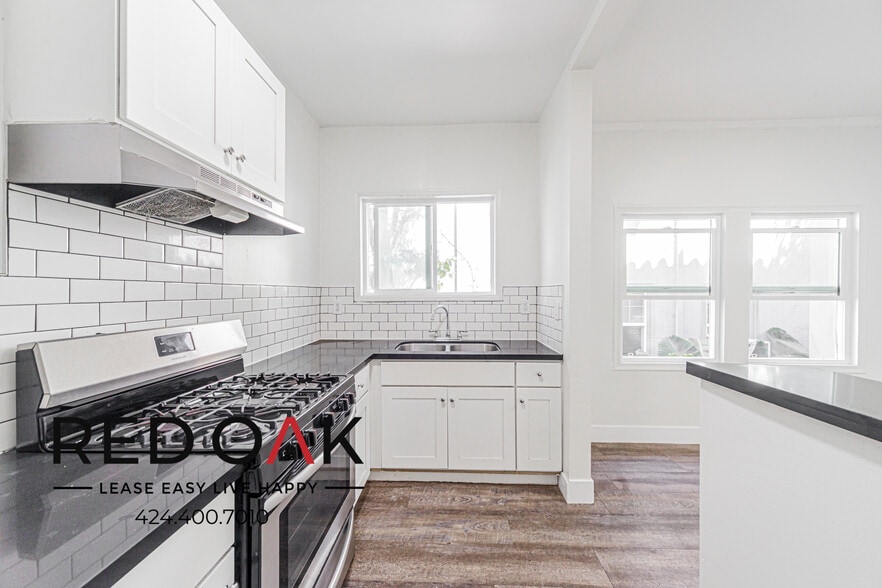 Building Photo - 859 S New Hampshire Ave