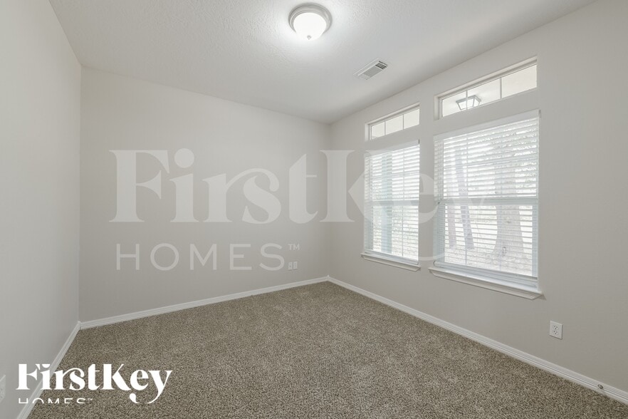 Building Photo - 295 Cypress Dr