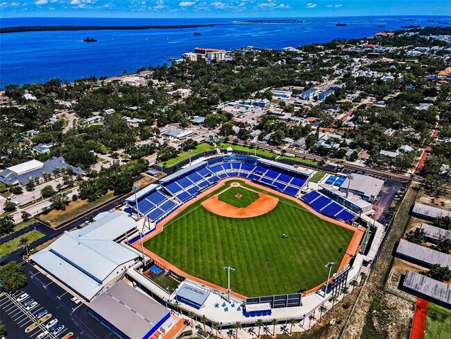 Building Photo - 1502 Cottonwood Terrace