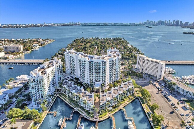 Building Photo - 7900 Harbor Island Dr