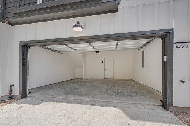 Building Photo - 5105 Mallow St