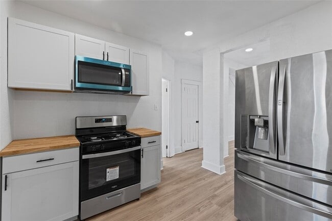 Building Photo - 314 Maplewood Ave