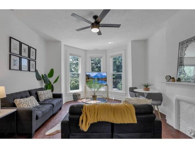 Building Photo - The Artist's Apt. | 2BR | Short North | +Parking