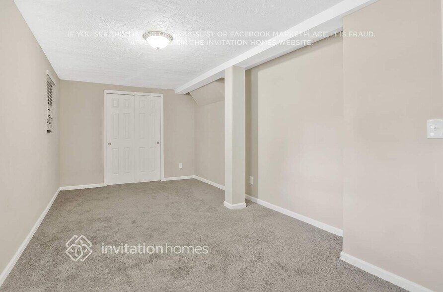 Building Photo - 2300 Pebble Rock W